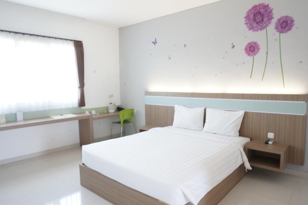 Rumah Cassa Guest House Surabaya Zimmer foto