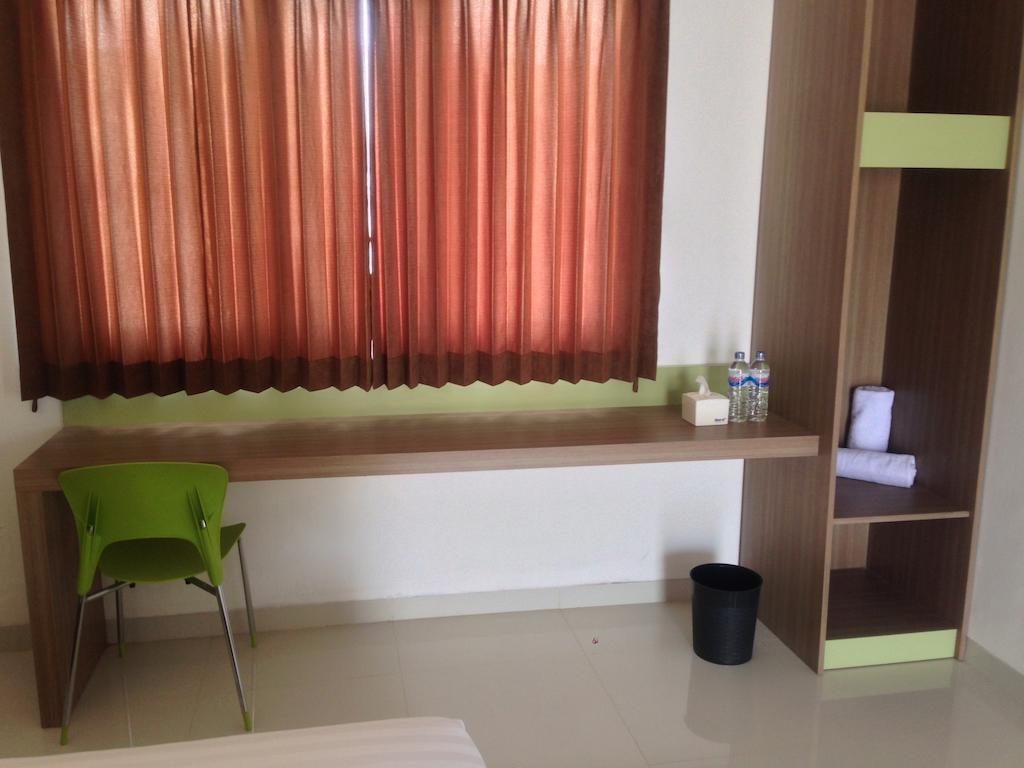 Rumah Cassa Guest House Surabaya Zimmer foto