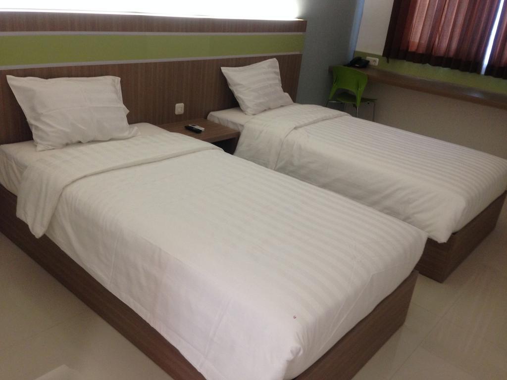 Rumah Cassa Guest House Surabaya Zimmer foto